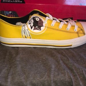 NWT Men’s yellow redskins sneakers size 12